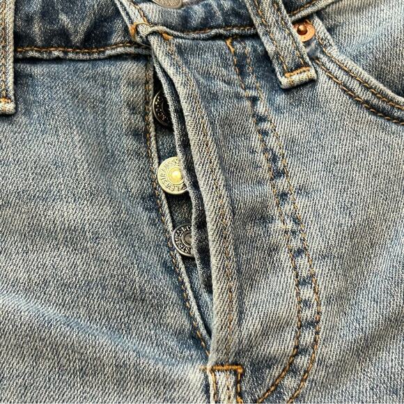 Levi's Wedgie Light Wash High Rise Button Fly Denim Cuffed Shorts Size 24 - Picture 5 of 9